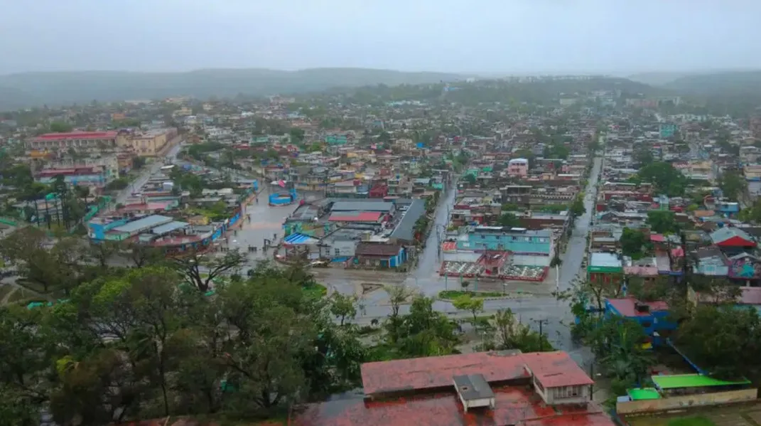 Category 5 hurricane devastates Jamaica إعصار من الدرجة الخامسة يضرب جامايكا