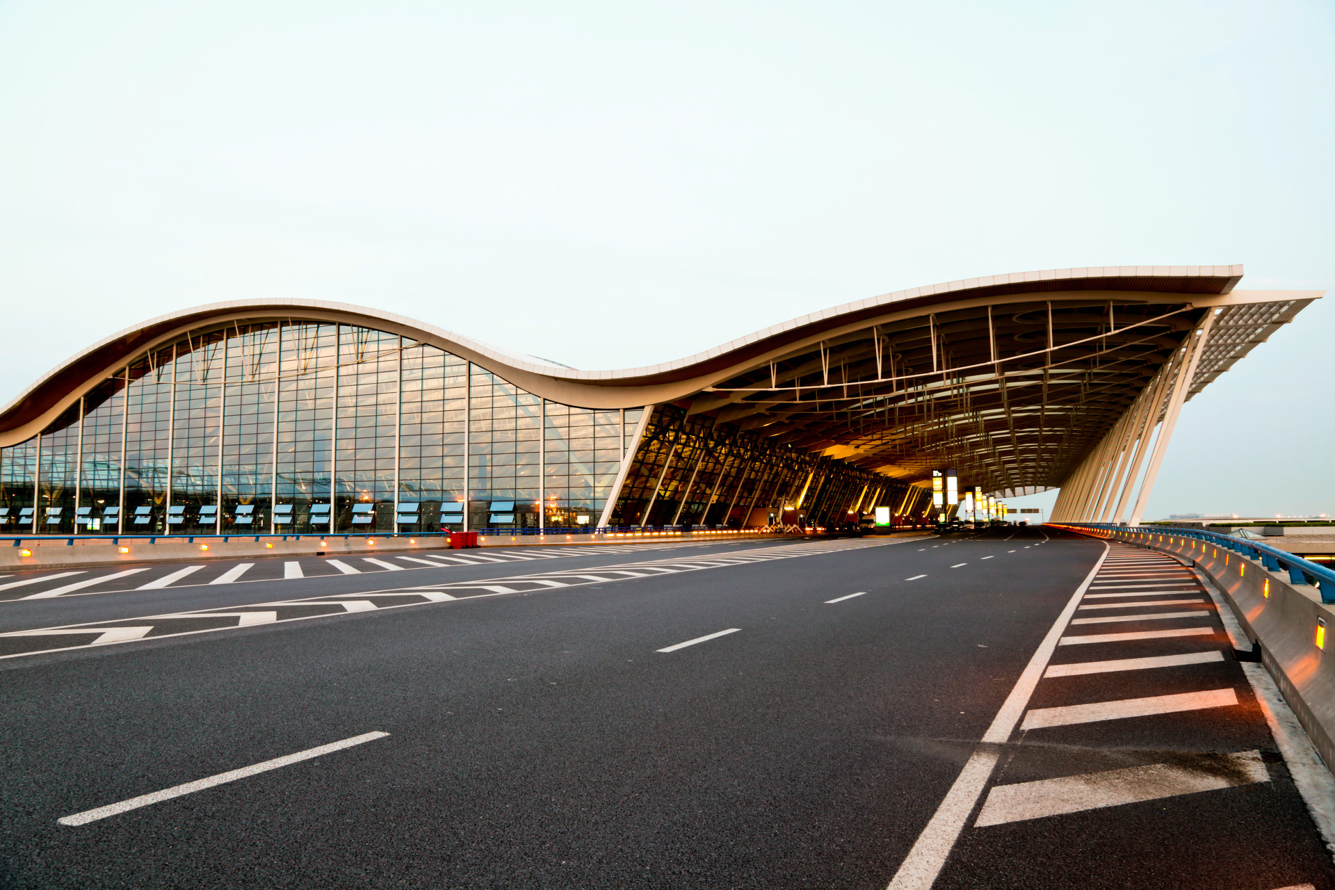Shanghai Pudong International Airport مطار شنغهاي بودونج الدولي