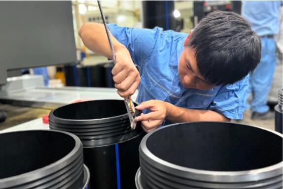 Trenchless pipe repair in China إصلاح الأنابيب بدون خنادق في الصين