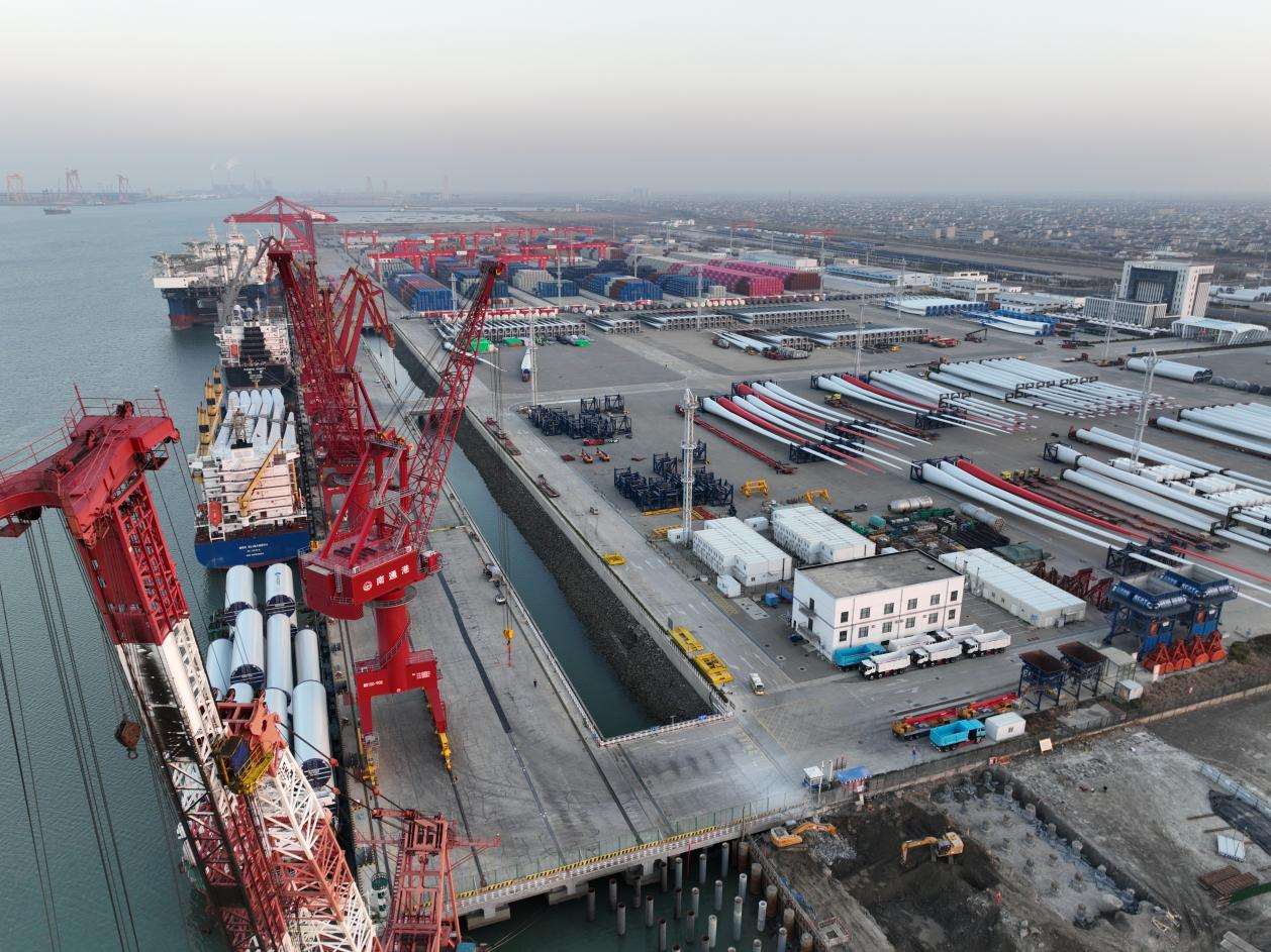 في مناطق الموانئ المعرضة للطقس القاسي