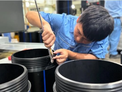 أنابيب الرفع والسحب من ERA PE: حل مبتكر بدون خنادق لإعادة تأهيل خطوط الأنابيب تحت الأرض